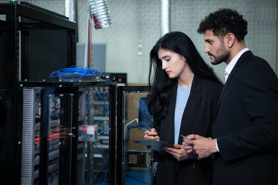 secure, reliable and high performance data center solutions team by cloud flex